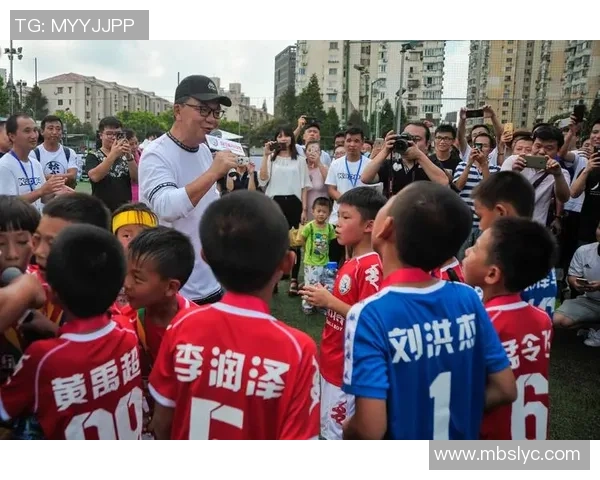 格雷茨卡的足球之路：从青训到德甲明星的成长历程与成就分析